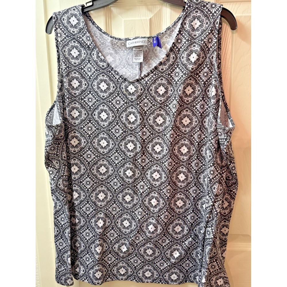 Catherines Black White Geometric Print Tank Top Sleeveless V-Neck 2XWP 22/24WP